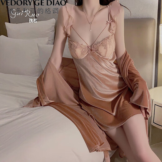 Pajamas sexy de Victoria pour les femmes en 2025 Été nouveau style rassemblé Velvet plus pad mammère séduisant Backless Sling Nightgown avec robe 3879 Taro Purple (robe extérieure + ceinture) L