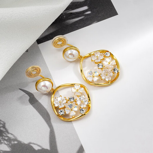 Shijun (SHIJUN) non-pierced ear clips, high-end, light luxury, shell flower hollow earrings, versatile earrings for women, imitation pearl niche, mosquito coil disc ear clips, a pair of whitening and sexy