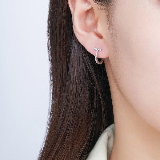 Chao Acer Zhijian PT950 platinum platinum earrings for women platinum earrings letter T gift priced at 200 yuan one pair 1.75g