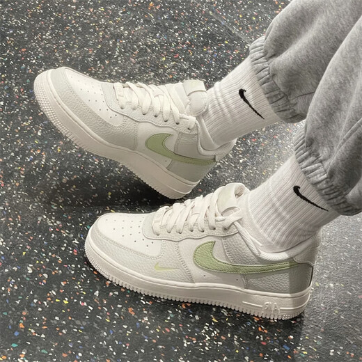 Nike (NIKE) casual shoes women's shoes 2025 summer new sports shoes AF1 Air Force No. 1 low top shoes IB3881-001 IB3881-001 Phantom gray/light military green 38.5