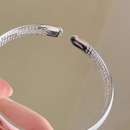 Laohuangxiang 9999 pure silver bracelet, ancient Lotus Heart Sutra solid open silver bracelet, a gift for my girlfriend’s mother, Lotus Heart Sutra silver bracelet, about 30 grams