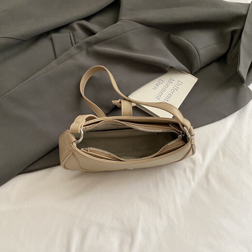El popular bolso de este año para mujeres nuevos de 2025 nicho de moda súper caliente de un solo hombro bolso de axilas que viajan a través de una bolsa cuadrada pequeña color caqui color