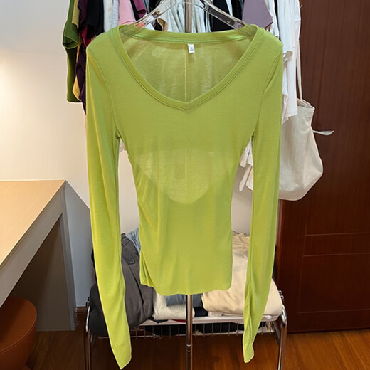 Camiseta de manga larga con protector solar hueco de verano del mismo estilo de Ran Yilan para mujer a principios de otoño nueva camisa con cuello en V delgada y espalda con fugas top de fondo fino 7371 Verde XL