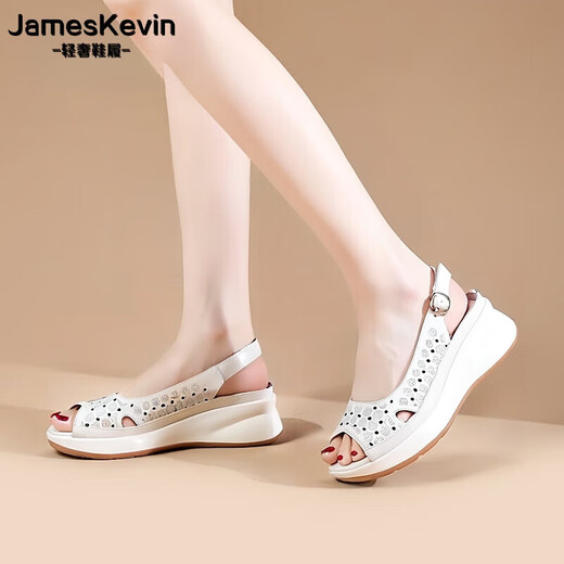 James Kevin品牌旅游软底设计感凉鞋2024秋季新款坡跟女鞋透气鱼嘴中年妈妈鞋 米白色 36 230mm