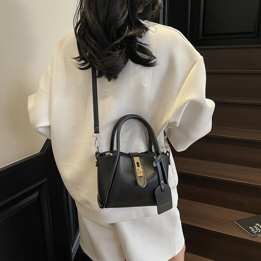 高级感洋气手拎包包女2025新款流行超火水桶包百搭潮流复古斜挎包 黑色