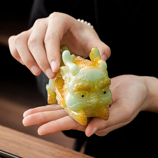 Tangfeng Pixiu color-changing tea pet ornaments can be used to raise tea and play tea tables office countertop kung fu tea set accessories color-changing Pixiu holding ingots
