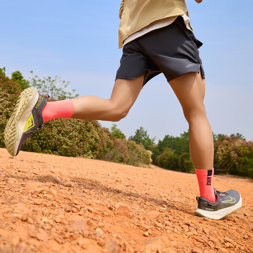 耐克（NIKE）JUNIER TRAIL 2 GORE-TEX防水男子越野跑步鞋HM9734 200中灰/耀黄/沙漠卡其/幻影灰白 42.5