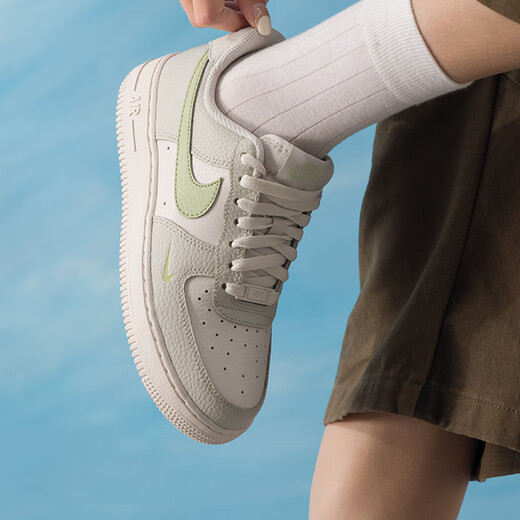 Nike (NIKE) women's shoes 25 new Air Force 1 low-top Air Force One casual shoes comfortable and versatile sports shoes IB3881-001 37.5