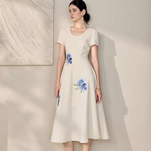 ROEYSHOUSE new Chinese style embroidered dress for women 2025 summer new elegant round neck large hem skirt 12156 off white S