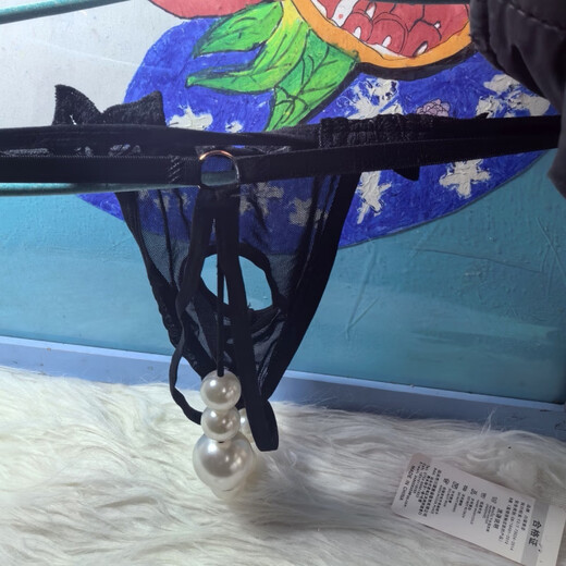 Anal plug for outdoor wearing thong men's sexy underwear with holes, customized imitation pearl thong with large buttocks, one-size-fits-all waist, adjustable