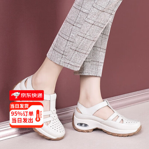 意尔康王子真软皮厚底镂空洞洞凉鞋女2025夏季新款坡跟妈妈鞋软底轻便休闲鞋 米白色[升级版] 39