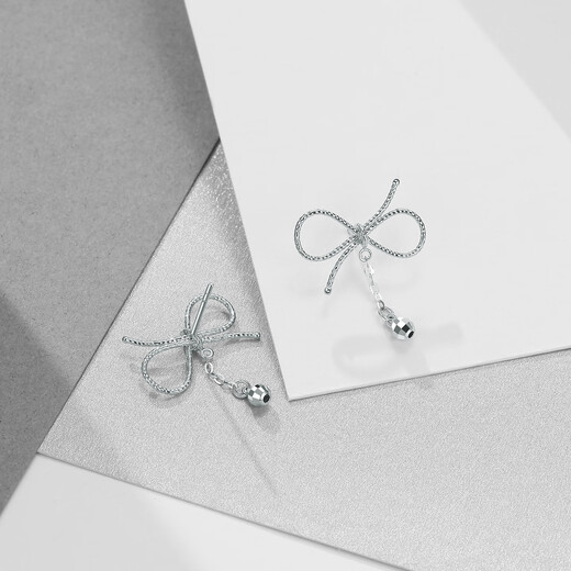 Chao Acer Shiny Bow Platinum Earrings Women's Platinum Earrings Birthday Gift Single Priced Labor Cost 60 Yuan Single Earring (Including Platinum Ear Plug) Approximately 0.8g