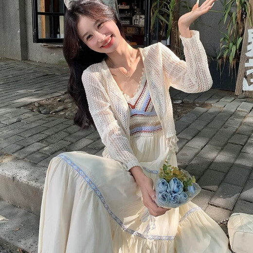 花语志连衣裙夏季2025新款套装女两件套裙子白色吊带裙新中式长裙度假风 针织拼接连衣裙+开衫【两件套】 均码 【建议80-130斤】