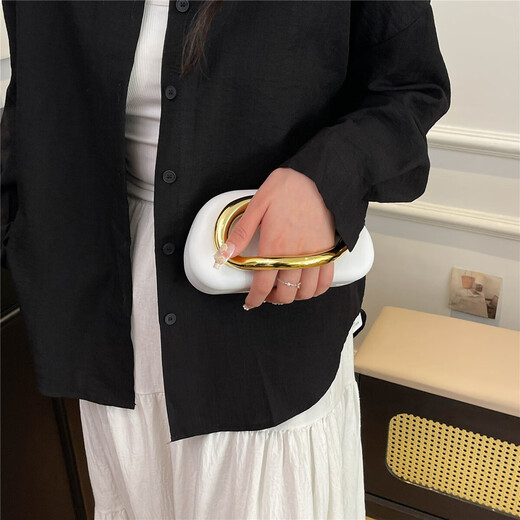 Box Cadena de bolsas cuadradas pequeñas 2025 Nueva cena europea y estadounidense Boda de boda Bolso de nichos