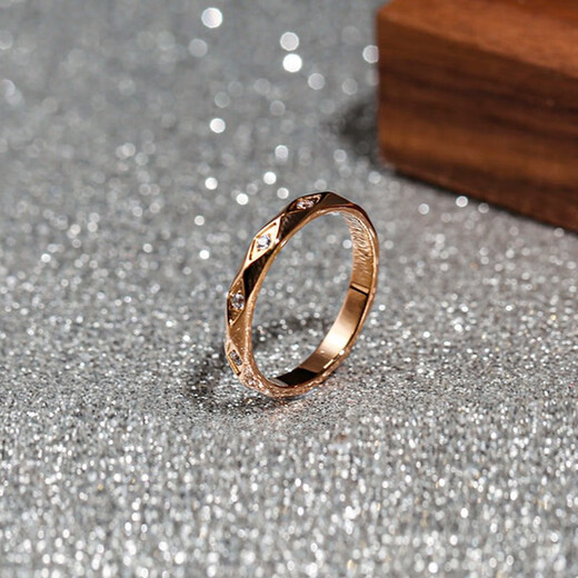 QUAMER cold style simple niche titanium steel inlaid with diamonds plated rose gold ring women's gold color does not fade prismatic section rose gold beauty No. 5 (circumference 5.12cm)