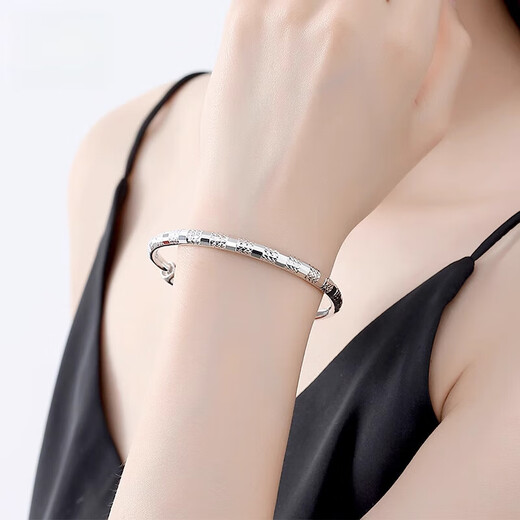 Tan Jin's new pt950 platinum push-pull bracelet, women's fine platinum square horse buckle semi-solid bracelet. All Specifications are based on the actual weight. If the weight is higher, the amount will be refunded.