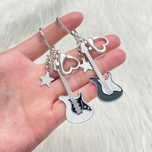American Hot Girl Style Y2K E -Gitarrenstar Schlüsselbund in Retro Trockener jubilanter Bass Schlüsselbeutel Keychain Gitarre Keychain - Weiß