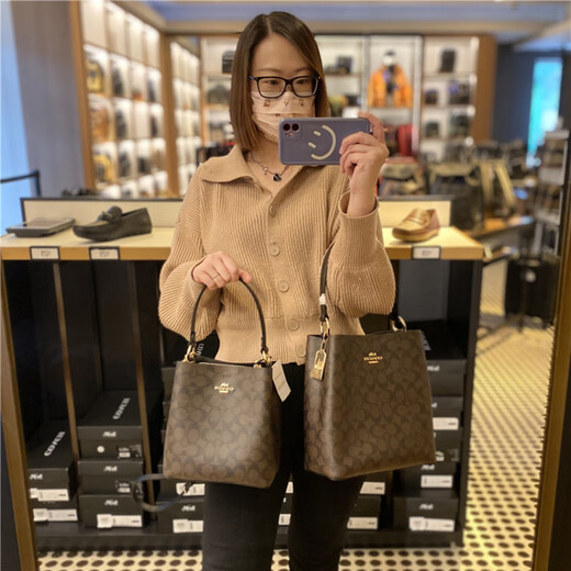 蔻驰（COACH）潼妈Coach蔻驰新款Mollie Buet水桶包手提斜挎包 浅卡其大号