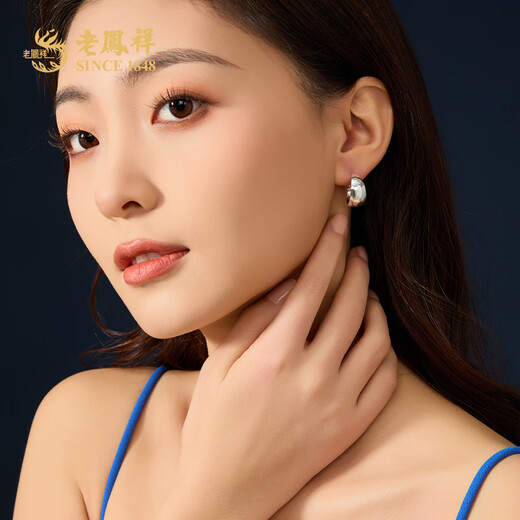 Lao Fengxiang's classic glossy white earrings, solid silver plain hoop earrings, sterling silver as a birthday gift for mother-in-law on anniversary, solid silver glossy earrings (approximately 2.5g)