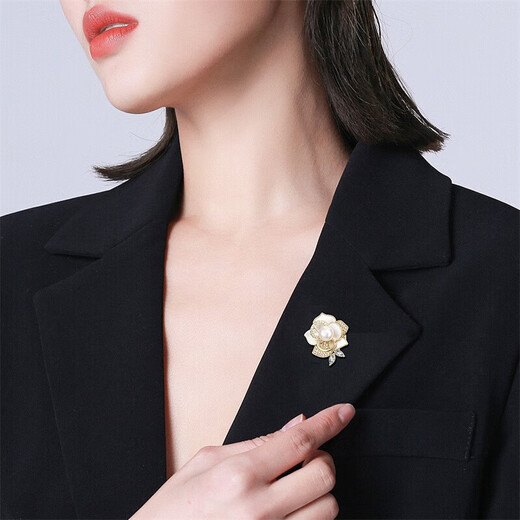 DCOIN camellia brooch women's high-end freshwater anti-exposure pin pearl corsage silk scarf buckle for mother's birthday gift camellia brooch gift box white