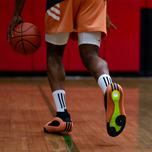 Chaussures de basket-ball adidas Chaussures pour hommes, Harden 8e génération d'entraînement pratique amortissant les chaussures de sport basses, de grande taille IE2694 / Black Orange 46.5