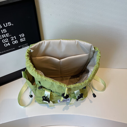 2025 Les derniers sacs pour femmes incontournables de petits sacs légers pour les sorties et les petits sacs à dos, Gern Green