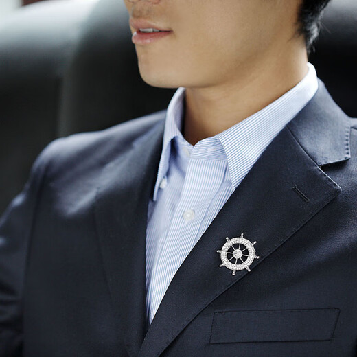 Chishot Men's Brooch Corsage Navy Feng Shui Drill Rudder Suit Retro Brooch Lapel Pin European and American Trendy Badge Jewelry Gray Background Ink Blue Diamond
