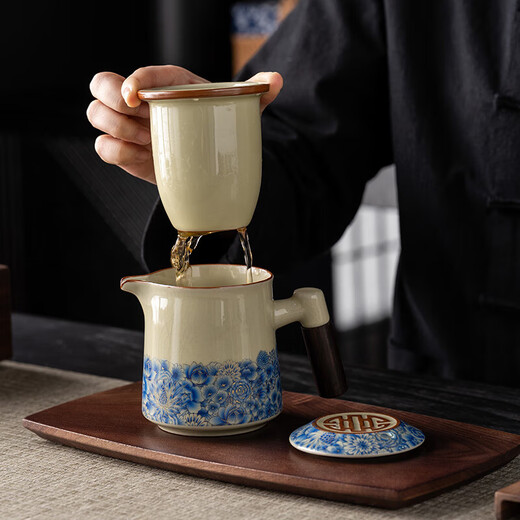 Travel tea set, one pot and three cups, Ru Kiln quick cup, convenient blue and white ceramic tea water separation for outdoor camping, Ru Kiln Huang Wanwen - Tianxiang wooden handle cup + 3 cups + black bag