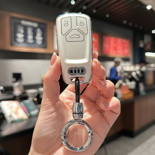 Fertig anwendbarer Audischlüsselabdeckung 22/23 Neues A4L/Q5L/A5/Q7/TT -Autokettenabdeckung für Männer und Frauen Audi -D -Stil Fashion Grey Car Logo + Armband