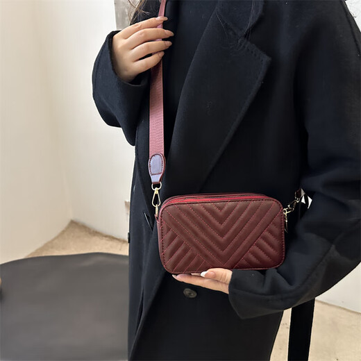 Moda de mujer Versátil Versátil de un solo hombro Crossbody Diseño de nicho de alta gama Hilo bordado de diamantes Baohao 6215 rojo