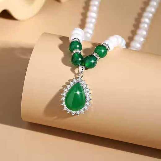 Fat Donglai's same style chalcedony pendant freshwater pearl necklace fashionable and elegant, lifelike rich pearl water drop silver set chain