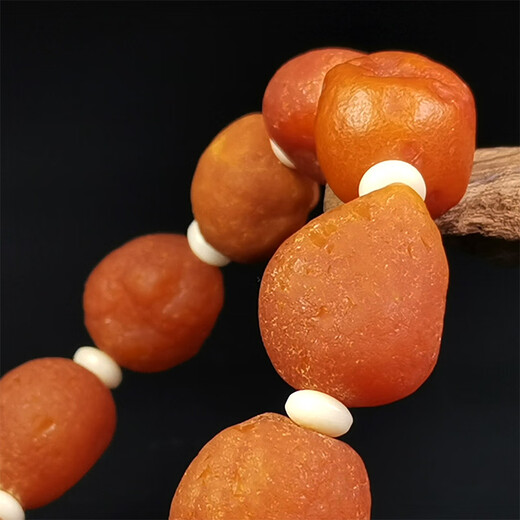 Hupai, one thing, one picture, one certificate, natural beeswax bracelet, raw stone bracelet, leather sea float, chicken fat red, raw mineral bracelet, 26.78g, 15*16mm