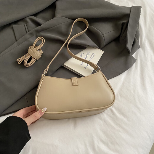 El popular bolso de este año para mujeres nuevos de 2025 nicho de moda súper caliente de un solo hombro bolso de axilas que viajan a través de una bolsa cuadrada pequeña color caqui color