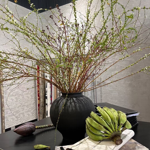 Neue chinesische einfache Keramik matte schwarze Keramikglas Vase-Sensing Wohnzimmerzubehör Licht Luxusblumenarrangement mittelalterliche Ornamente 9273-3