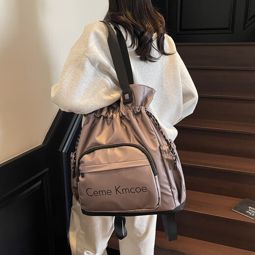 Nouveau sac à dos de niche sac à dos de sac à dos à la mode du sac court de voyage des filles de grande capacité