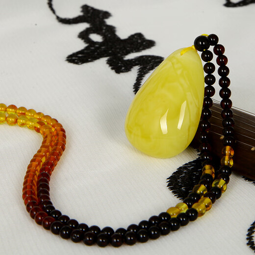 Famous family natural beeswax pendant for men and women, amber pendant, Baltic Sea unoptimized jewelry accessories, birthday gift