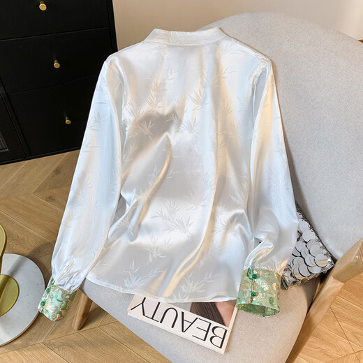 LISCN2025 Sommer Neuer Retro neuer chinesischer Stil verbesserte Jacquard Satin V-Ausschnitt Strickjacken Top für Frauen 9864 Grüne Schmetterlingsweste s