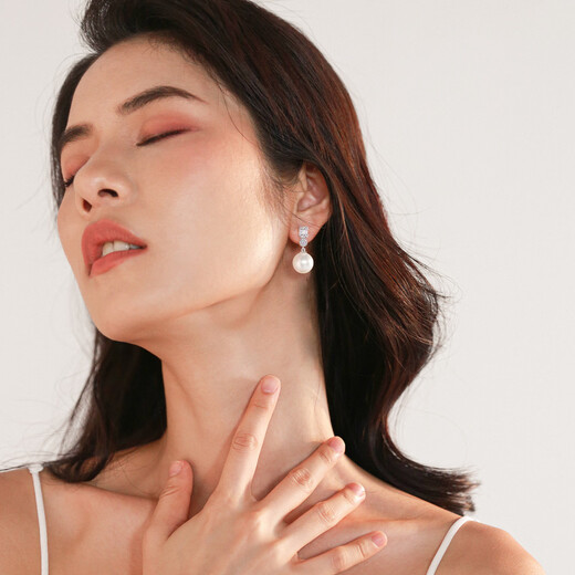 Qlady Women's Imitation Pearl Earrings Feminine High-Quality Silver Needle Earrings 2025 New Light Luxury Earrings Birthday Gift