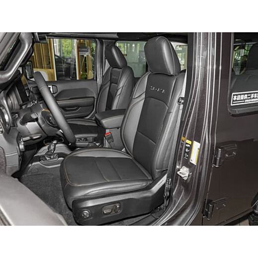 Deposit of 500 yuan for Jepp Wrangler Sahara four-wheel drive SUV hardcore off-road vehicle family design