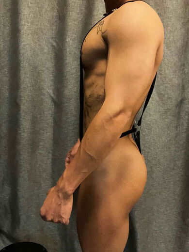gay性感男士低腰丁字裤黑色彷皮PU性感连身吊带T裤酒吧表演服受0 黑色 均码
