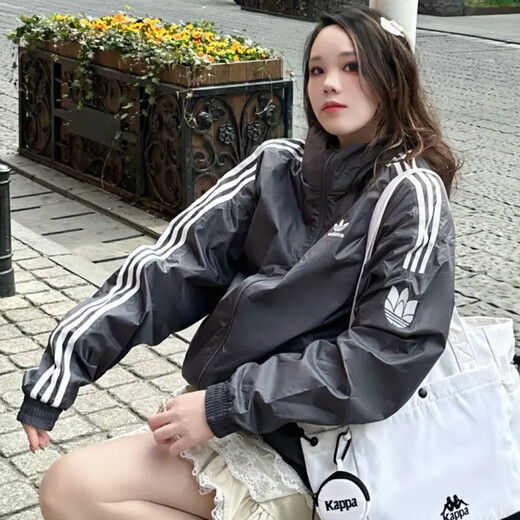 
ADIDAS Adidas Jacket Men and Women Three Stripe Sportswear Retro Loose Windproof Cardigan Three-Leaf Crock Stand-Link Jacket JI7533 Dark Gray M