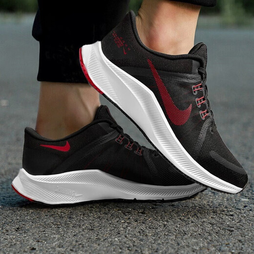 Nike (Nike) 2025 Chaussures masculines Store officiel de navire d'automne Nouvelles chaussures de sport chaussures décontractées chaussures de course chaussures de course da1105-001 / quête 4 42,5 (270 mm)