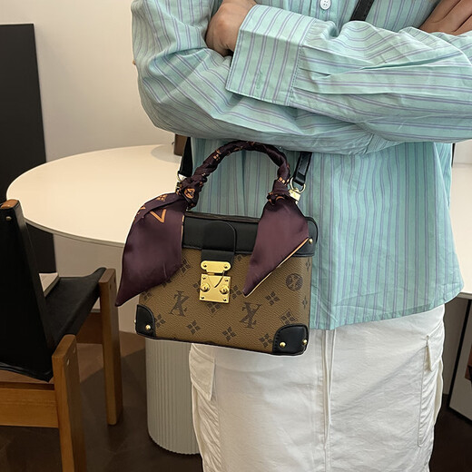 Kangaroo kleine Tasche Frauen 2025 Neue europäische und amerikanische Mode vielseitige Temperament Frauen lässig Nische Box Tasche One-Shoulder Crossbody Bag Beige White