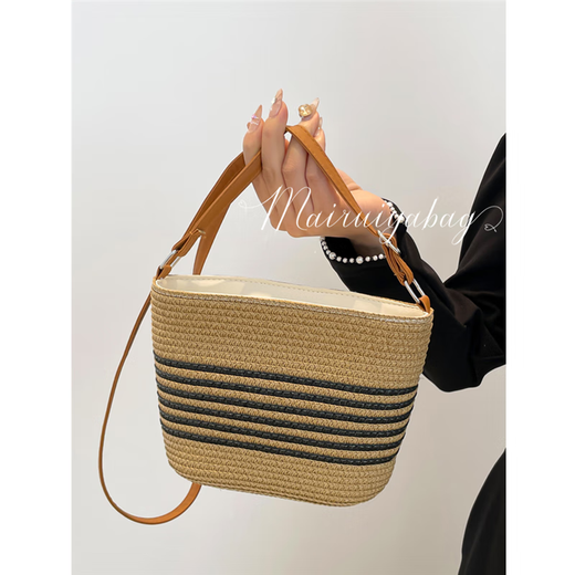 Super hot small bag for women spring and summer 2025 new versatile crossbody bag woven straw woven bag high-end beach bag black