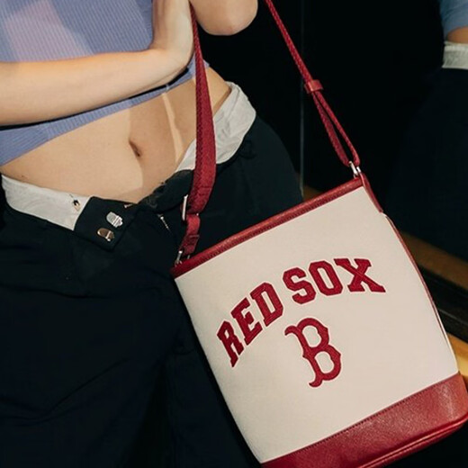 美职棒（MLB）字母Logo装饰休闲学院风时尚 帆布 帆布包水桶包斜挎单肩包 男女 基础装(包)