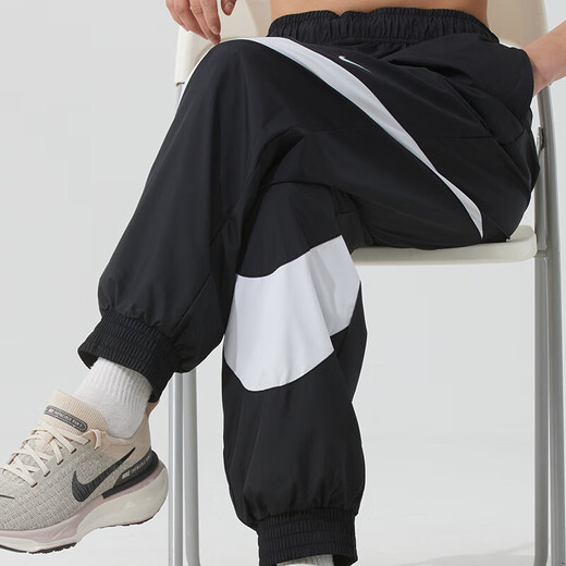 Nike (Nike) Frauensportanzug 2025 SOMMER SOMMER SINAL LADE FODE MODE Casual Kurzärmelte T-Shirt Lose gewebte Hosen 2-teilige Set DV7885-699+HM8977-010 S