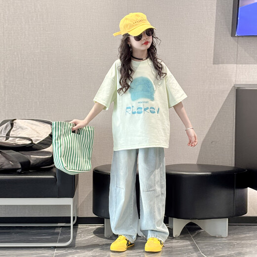 MOKITOUL女童夏季套装2025新款大童女孩短袖t恤儿童夏装薄款牛仔裤两件套 绿色t（高端礼盒包装） 120 cm
