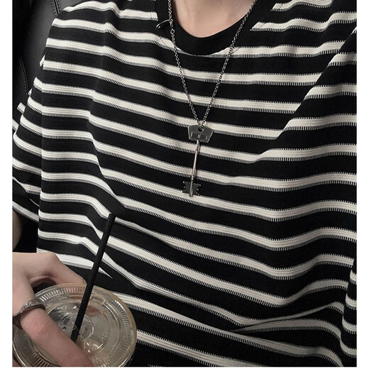 Poum Schwarz-Weiß gestreifter runder Nacken kurzärmelige Sommer- und Herbstkoreanische Version Einfacher grundlegender T-Shirt Casual Lose vielseitig Top YTFS-6627 Black M.
