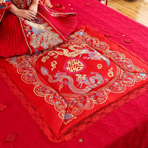 La novia de la boda se sienta en el cojín de la cama de una novia, edredón de Baifu, decoración de la sala de bodas, cama de prensa, edredón de bodas, suministros de boda de boda, borde dorado, edredón de baifu, bordado de borde dorado_9898cm