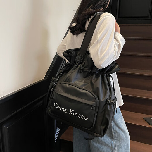 Nouveau sac à dos de niche sac à dos de sac à dos à la mode du sac court de voyage des filles de grande capacité